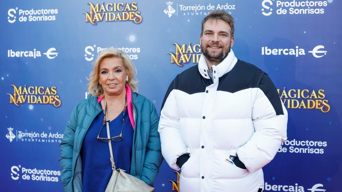 Carmen Borrego y su hijo en un photocall