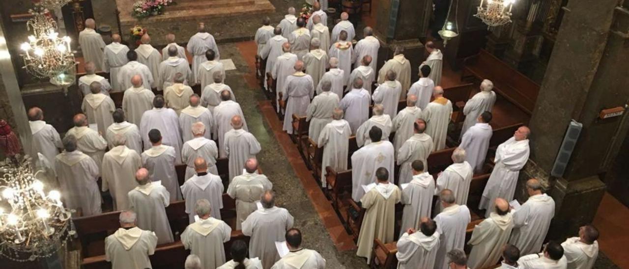 Sacerdotes mallorquines, durante una misa en el santuario de Lluc. | BISBAT DE MALLORCA