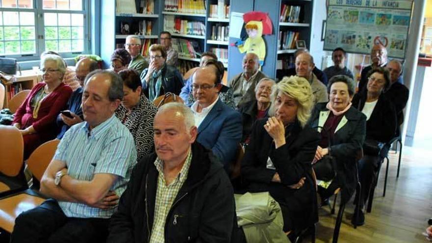 Público asistente al acto, ayer por la tarde, en Ortiguera.