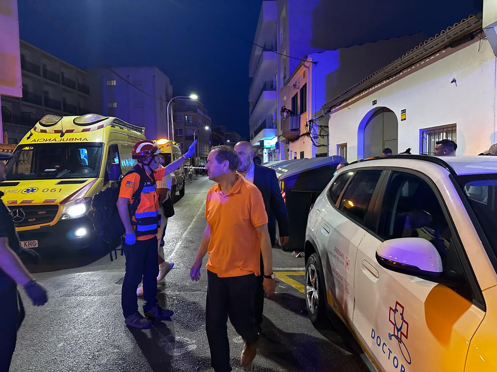 Al menos un fallecido y un herido muy grave tras derrumbarse una planta de un edificio de Playa de Palma