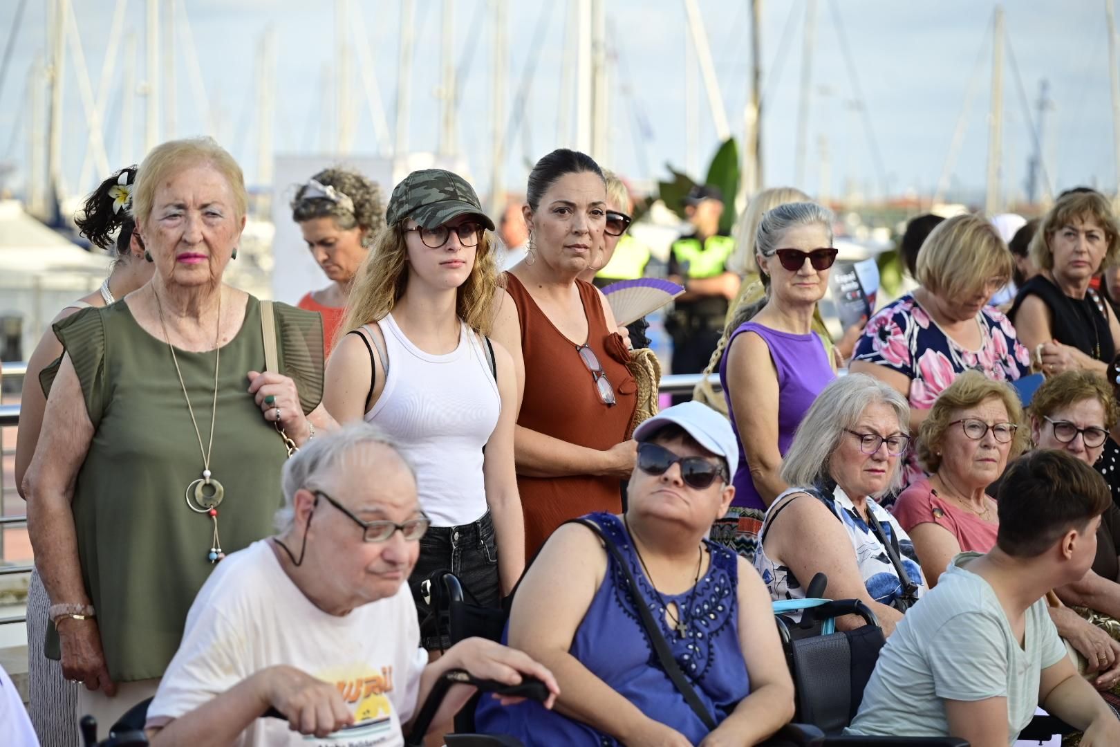 El Moll de Costa se viste de moda con el desfile solidario de Cáritas