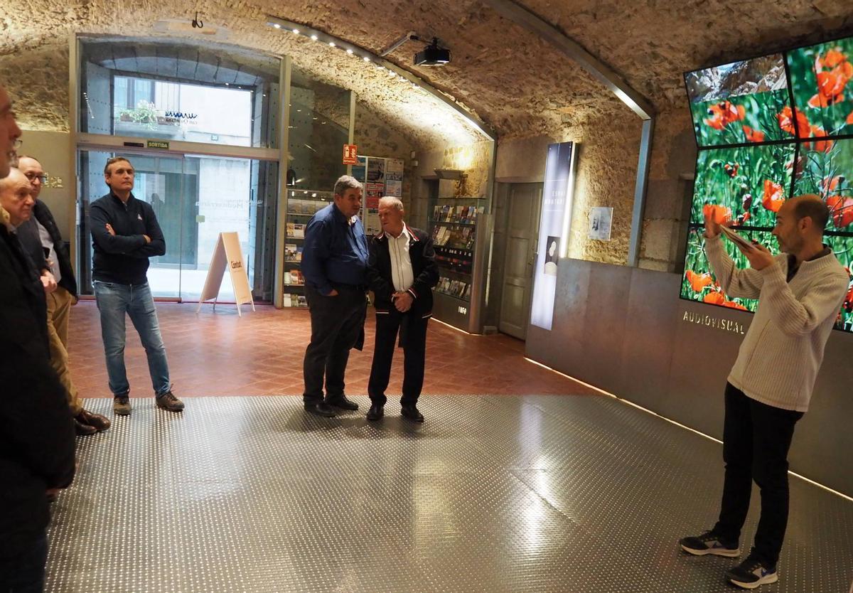 La delegació internacional de la Federació Europea de Municipis Forestals (FECOF) al Museu de la Mediterrània de Torroella.