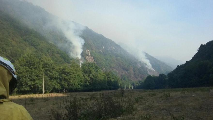 El incendio registrado en Belmonte de Miranda.