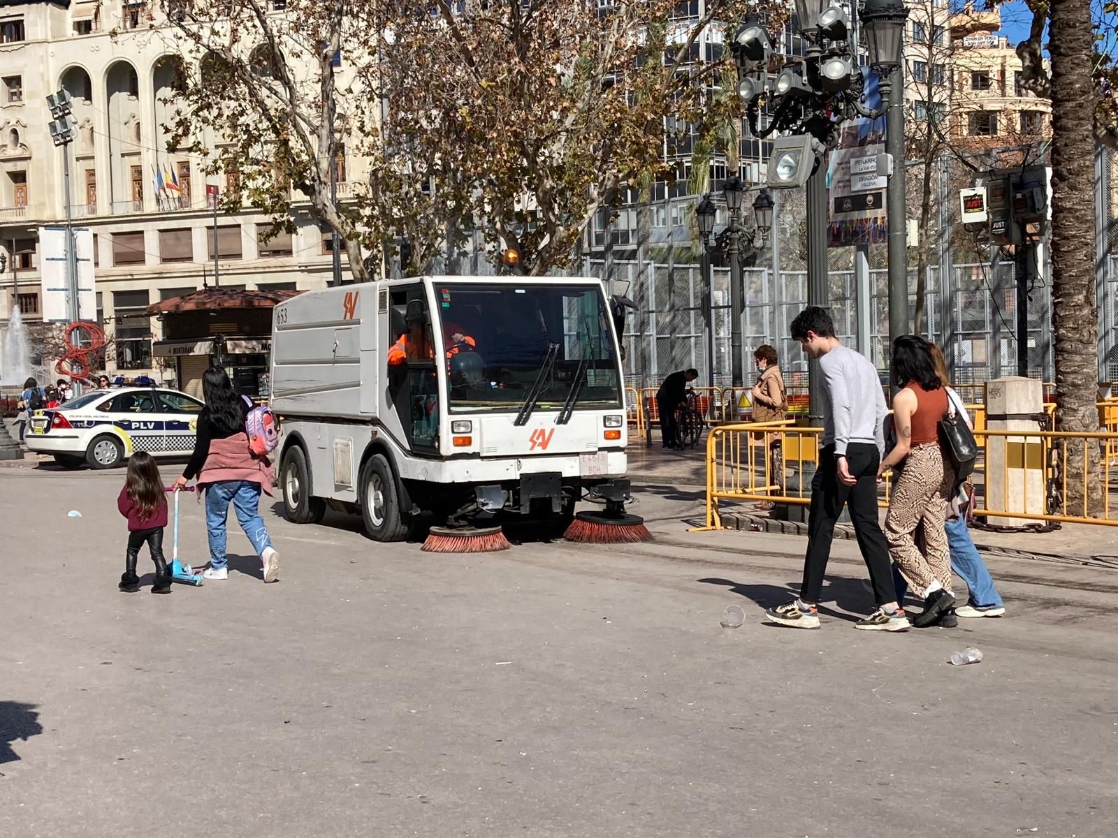 Fallas 2022. Palco del día 1. La ciudad, a sus pies