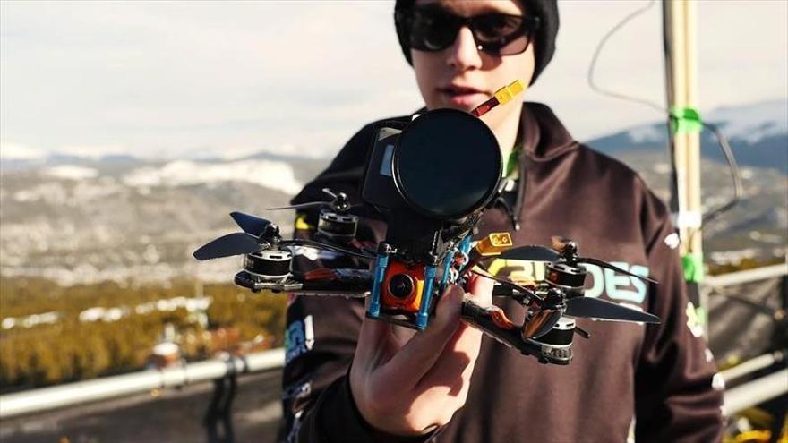 El piloto de carreras de drones del mundo tiene 16 años