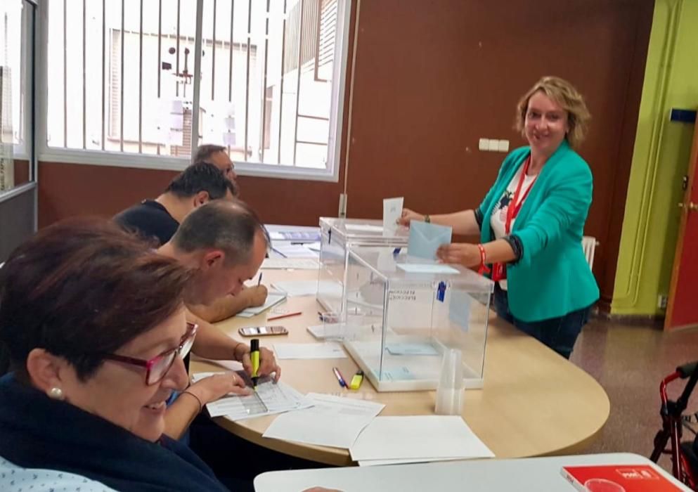 Eva Sanz (PSPV) vota en Benetússer.