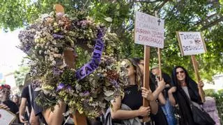 Un "funeral jazz" recorre Carolinas contra la turistificación y el alza de los alquileres