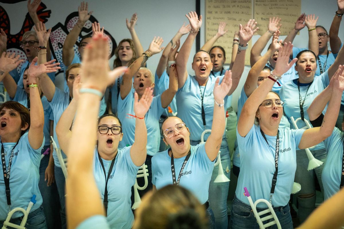 Reportaje con Redoblonas, murga femenina nueva en el Carnaval