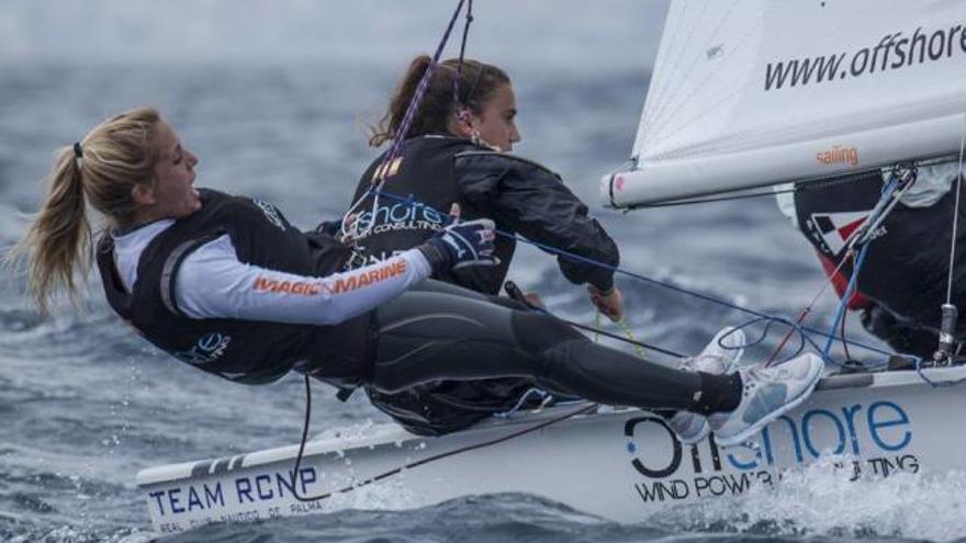 Maria Bover y Clara Llabrés, durante la última regata.