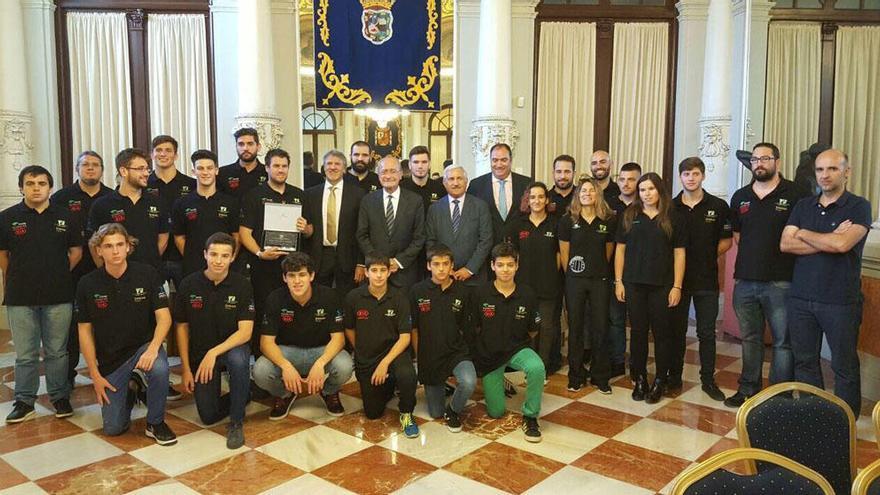 La recepción al club, en el Ayuntamiento de Málaga.