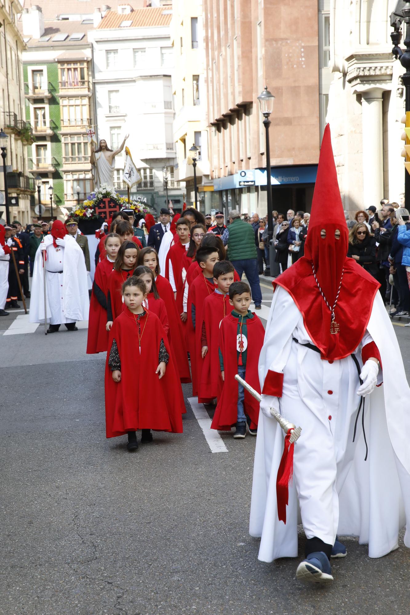 En imágenes: Así fue la procesión del Domingo de Resurrección para poner el broche a la Semana Santa de Gijón