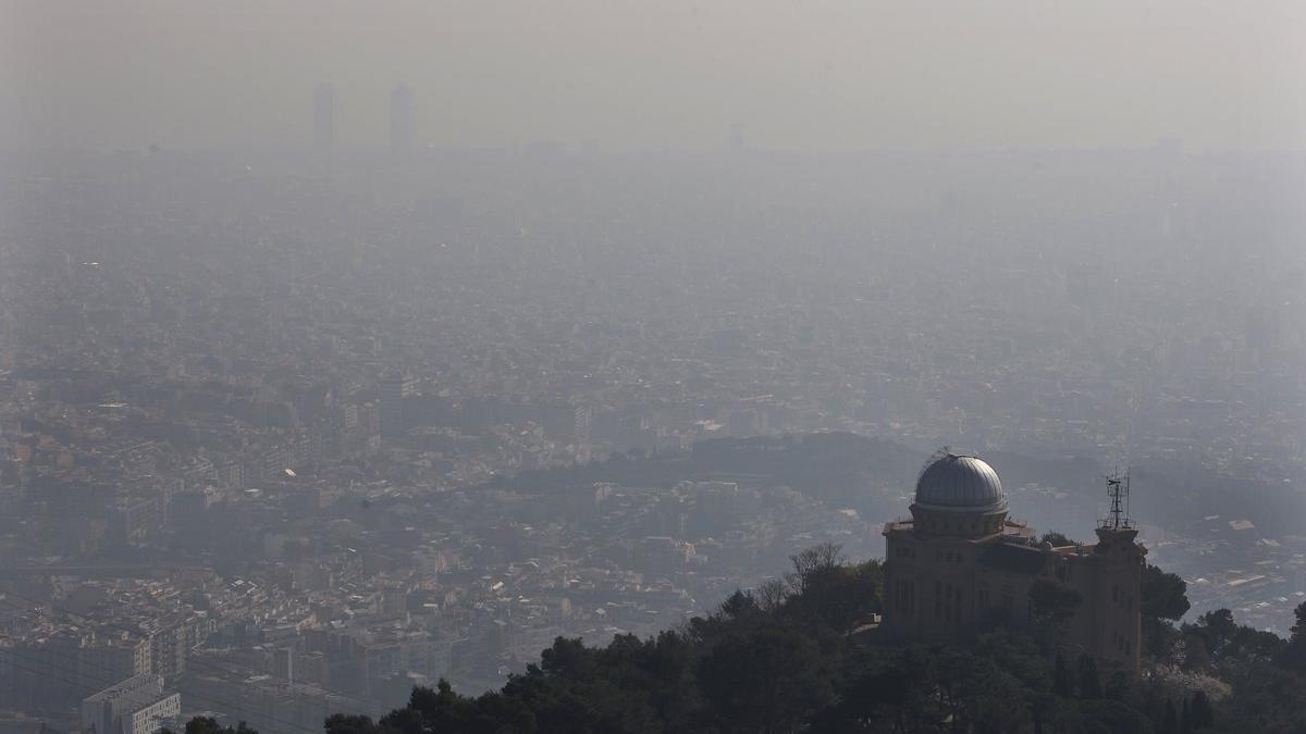 Nube de contaminación en Barcelona