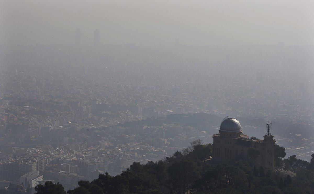 Nube de contaminación en Barcelona