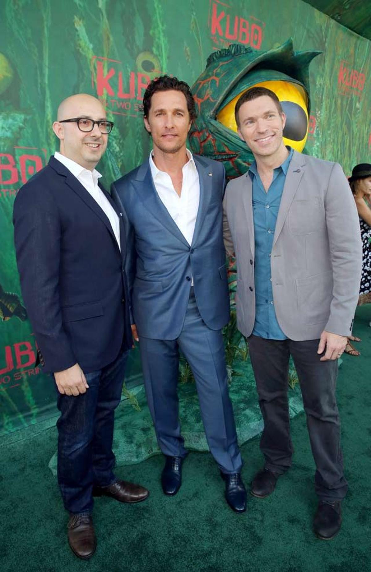 Peter Kujawski, Matthew-McConaughey y Travis Knight en el estreno de Kubo And The Two Strings'.