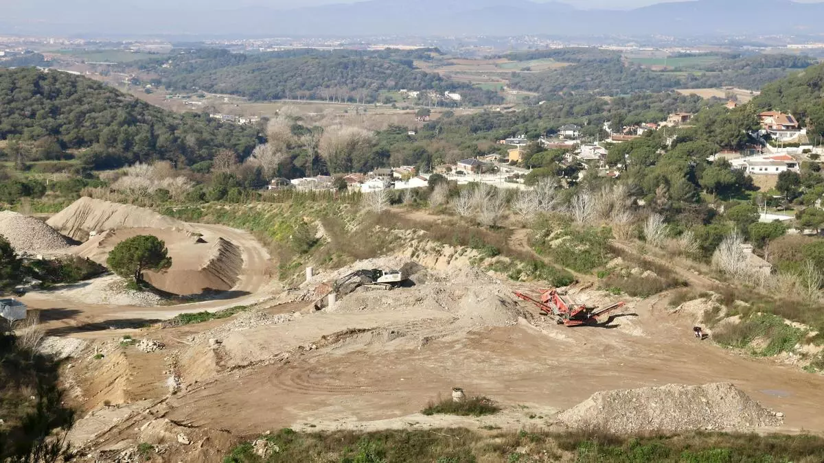 El Ayuntamiento de Vilanova del Vallès y Acciona acuerdan el cierre de la cantera de Santa Quiteria