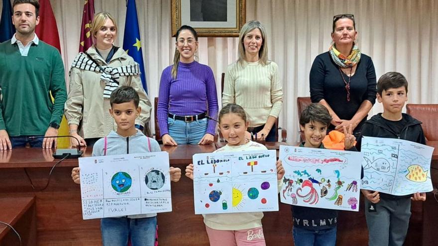 Algunos de los ganadores durante el
acto de entrega de premios. ayto.águilas