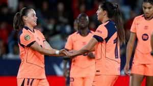 Ewa Pajor y Kika Nazareth celebran un gol anotado contra el Levante