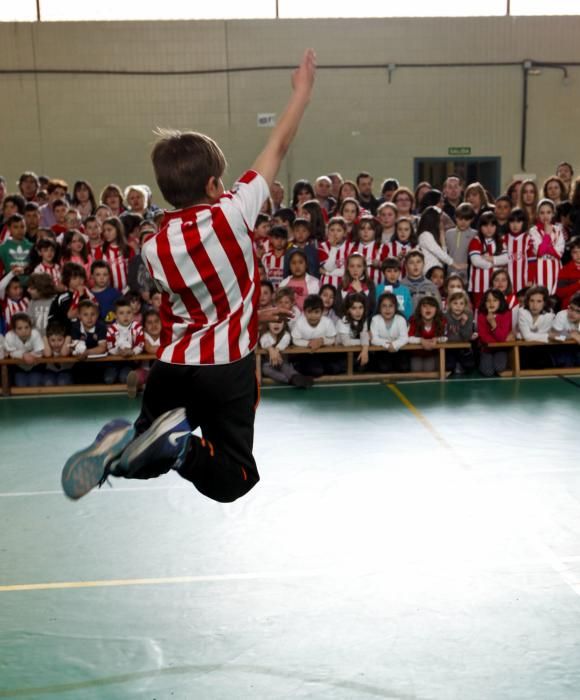 Visita de jugadores del Sporting al Colegio Miguel de Cervantes