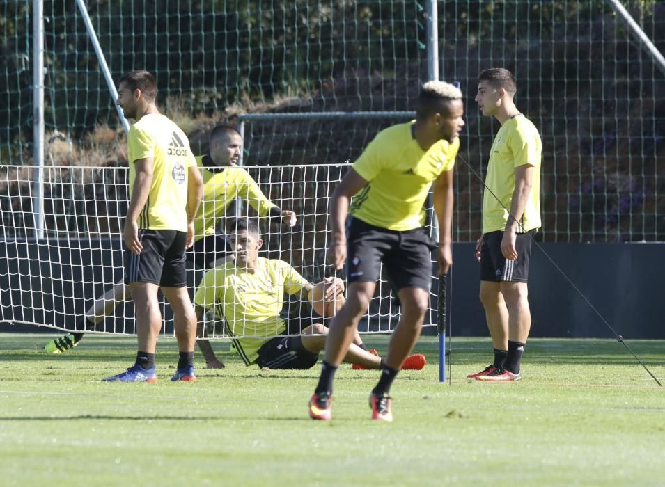 Los jugadores del Celta ultiman los preparativos antes de debutar en Liga en la temporada 2016/2017