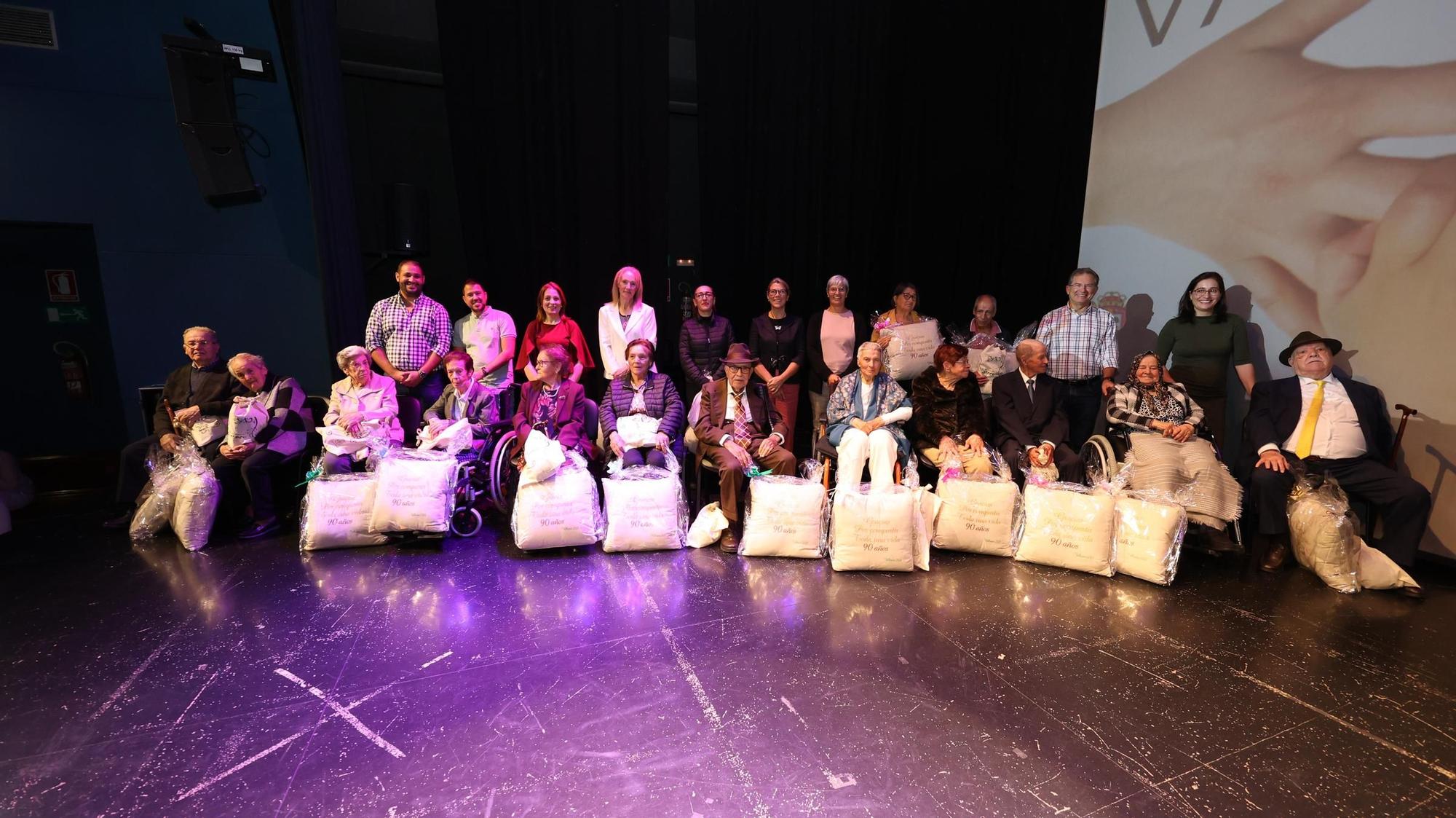 Homenaje a las personas mayores de 90 años en Valleseco