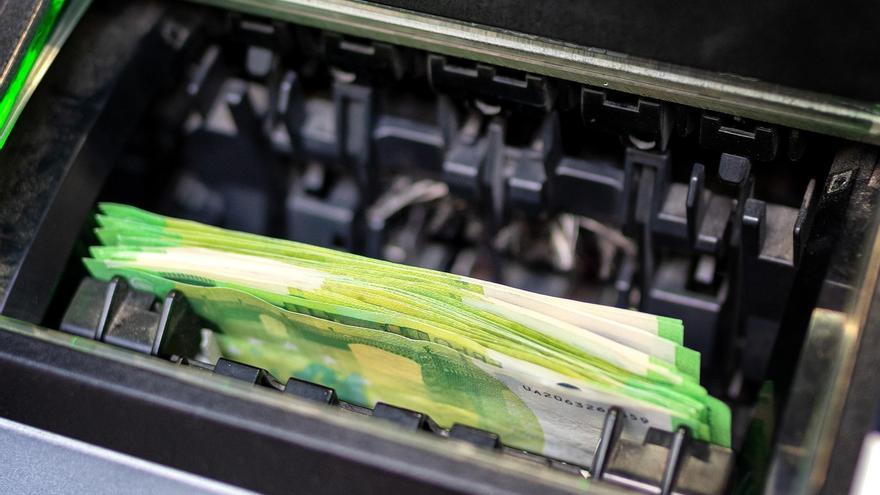 Nueva normativa transforma el uso de cajeros automáticos en España desde el 28 de junio