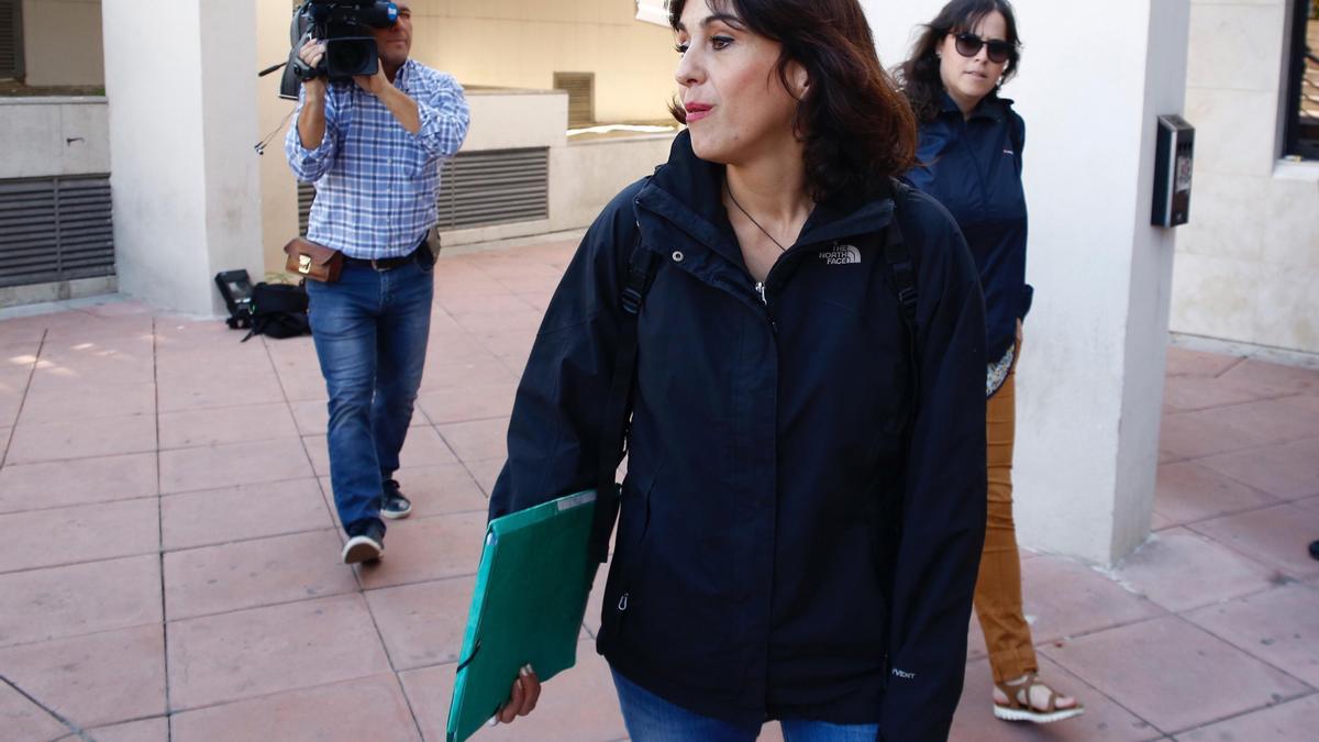 Juana Rivas llegando a los juzgados de Granada.