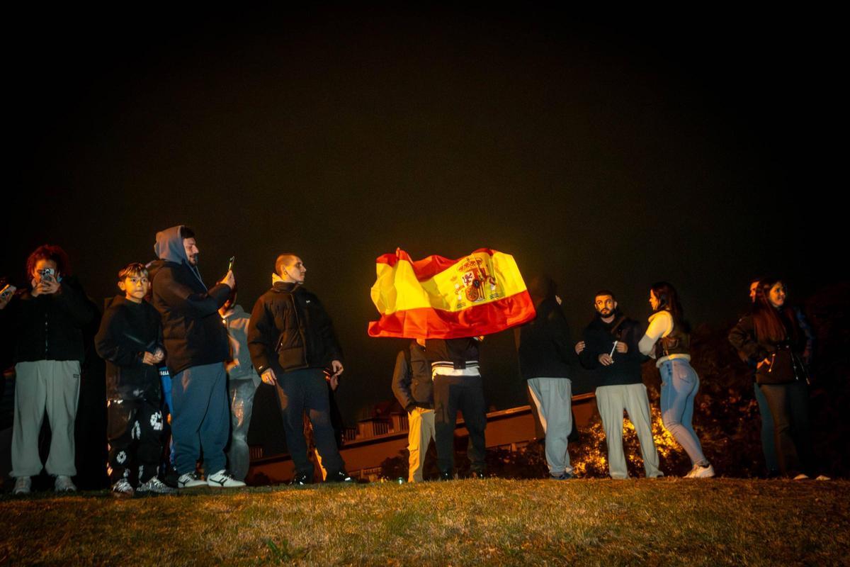 Concentraciones en Badalona a favor y en contra el desalojo de migrantes del B9