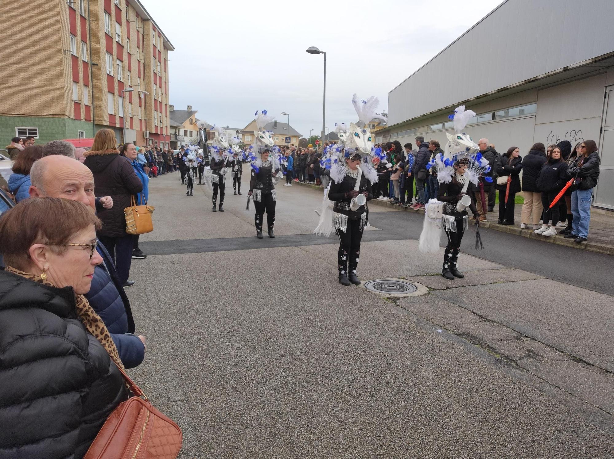 En imágenes: Las calles de Tapia se llenan para ver su vistoso desfile de Carnaval