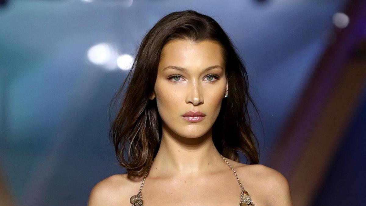 Bella Hadid en el desfile Fashion For Relief Cannes 2018