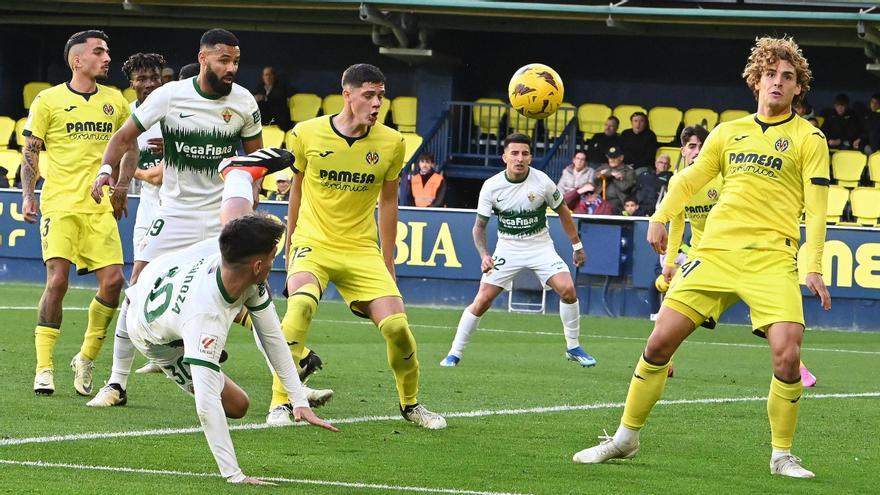 La crónica | El Villarreal B cae ante el Elche con un gol ilegal en el minuto 14 (0-1)