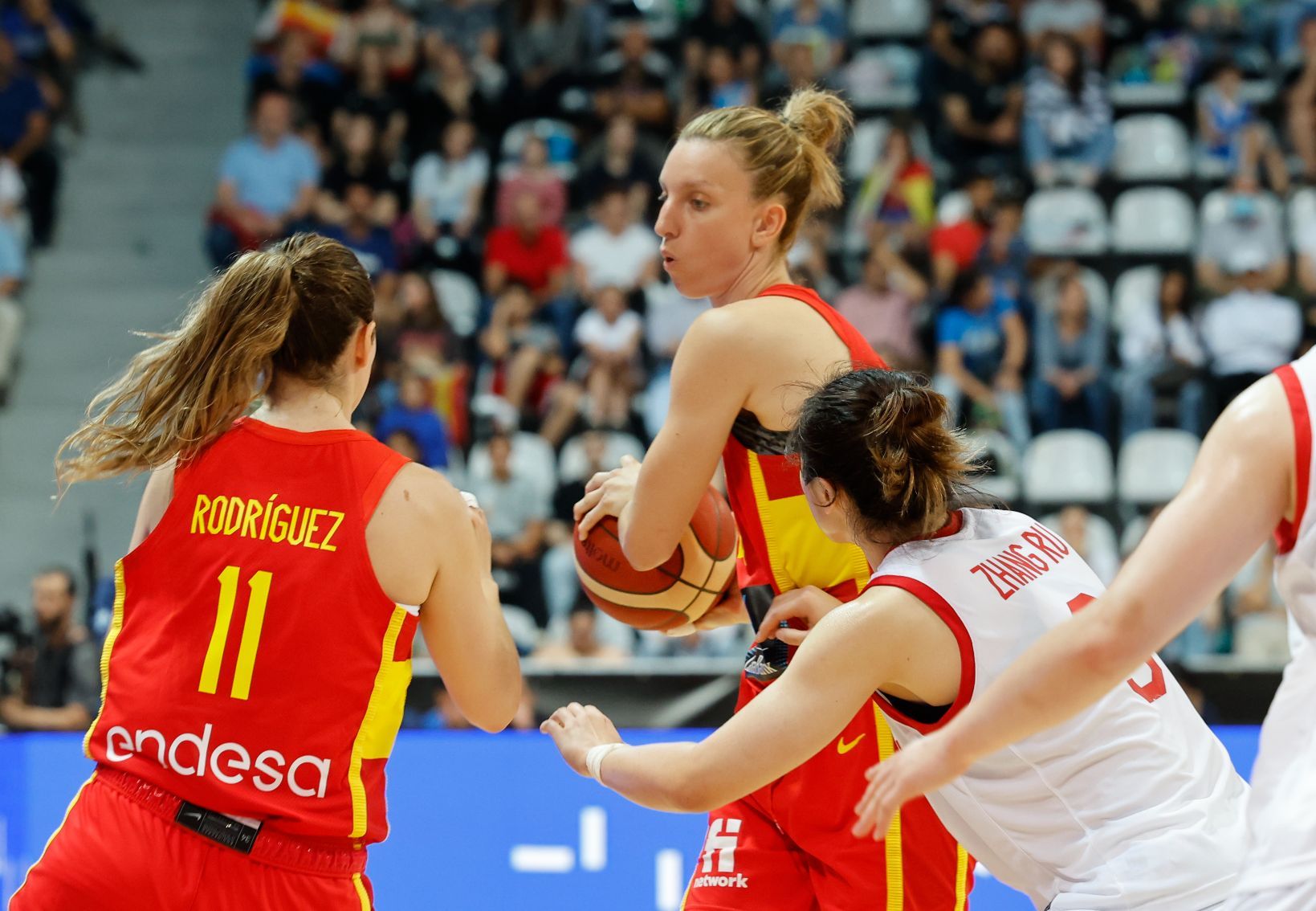 La seleccción femenina de básquet reina en Vigo