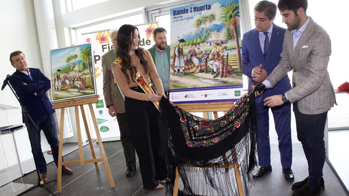 Los concejales Diego Avilés y Jesús Pacheco asistieron a la presentación del cartel del Bando.