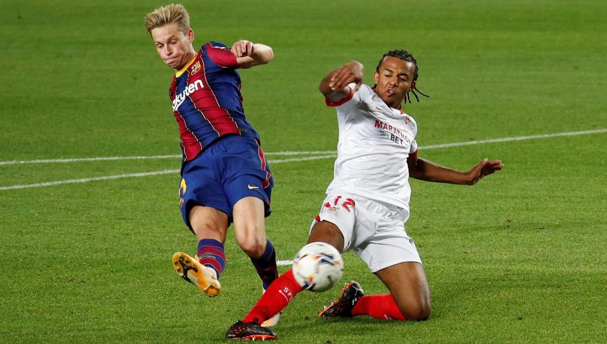 De Jong y Koundé, en el Barça-Sevilla de Liga de esta temporada.