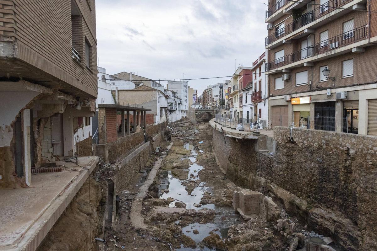 Chiva casi un mes después, estado del barranco cerca de la casa de John.