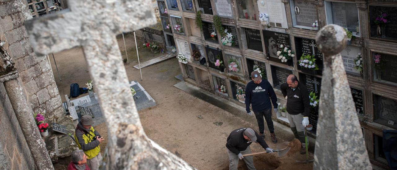 Exhumación en Beade, Ourense. // Brais Lorenzo