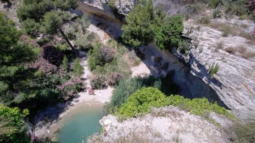 Imagen aérea del salto de agua de la rambla de Puça de Petrer.