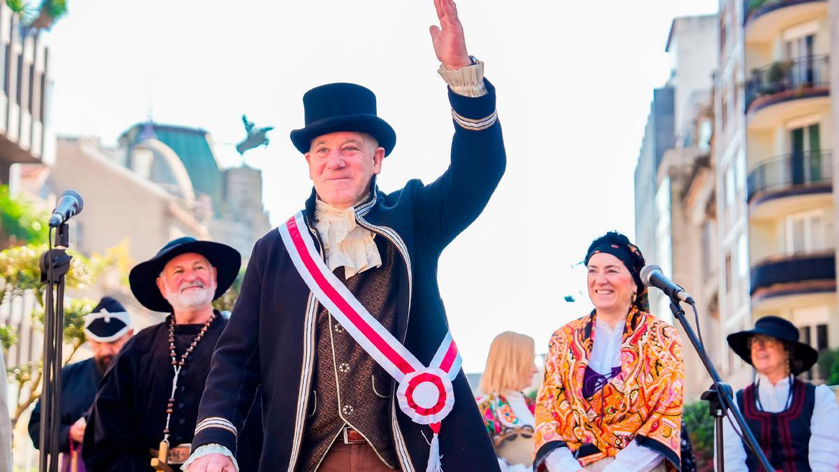 El personaje del alcalde Vázquez Varela, en el inicio de la Reconquista 2026.
