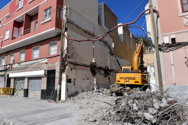 Derribo de viviendas y edificios en el entorno de Manuel Becerra