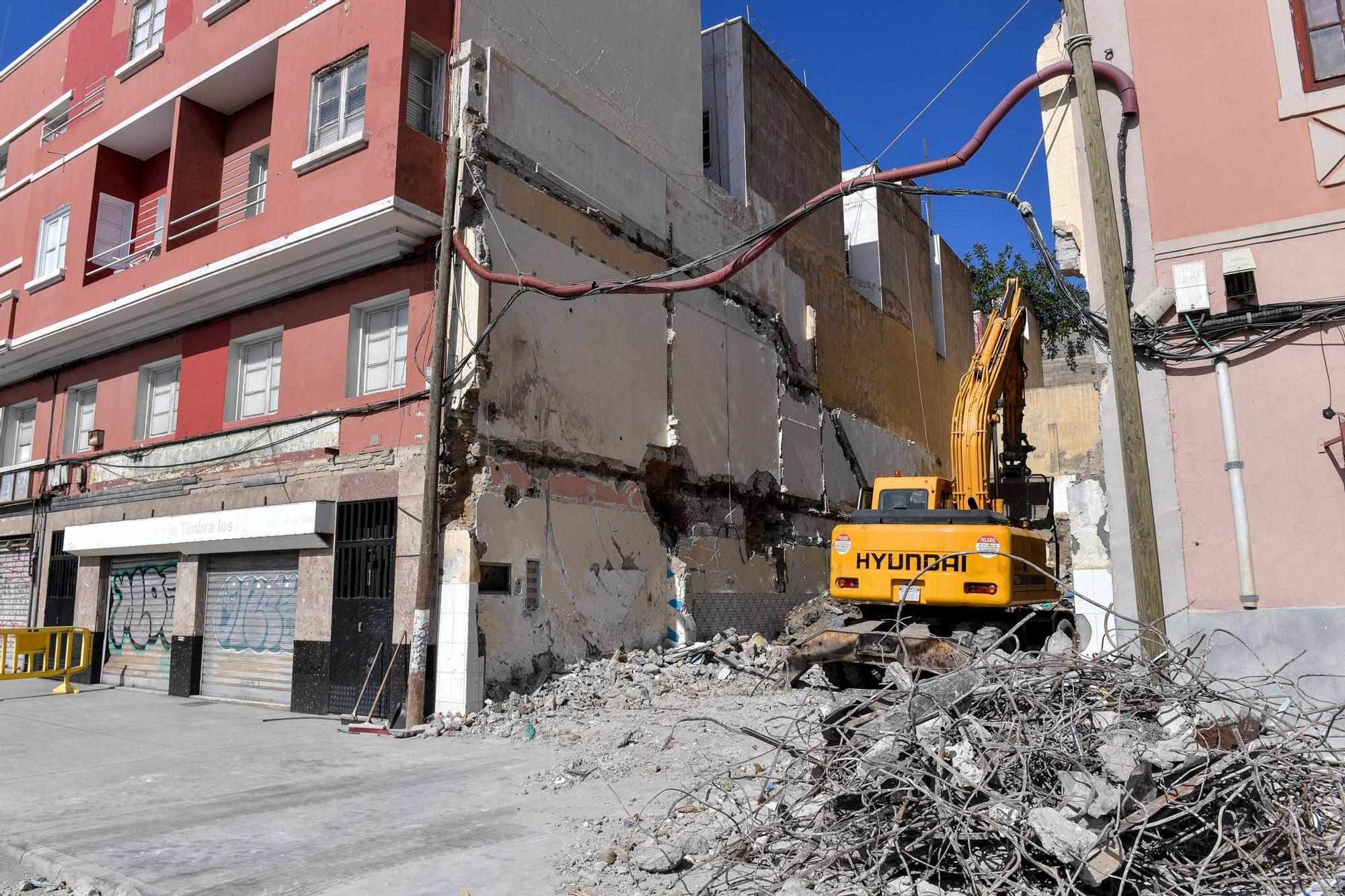 Derribo de viviendas y edificios en el entorno de Manuel Becerra