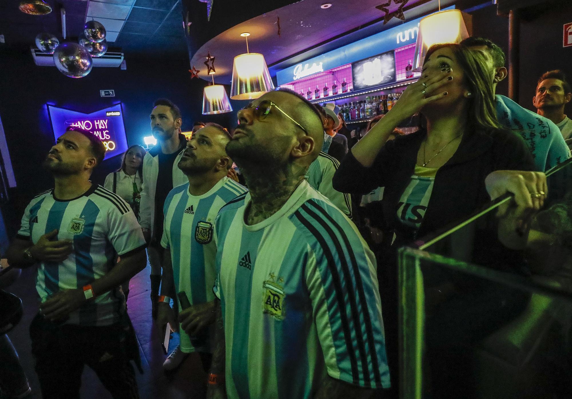 La afición argentina sigue en València el partido de la final del Mundial de Catar contra Francia