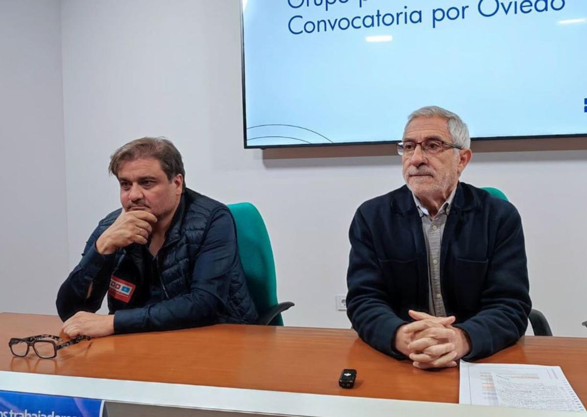 Alejandro Suárez (a la izquierda) y Gaspar Llamazares, ayer.