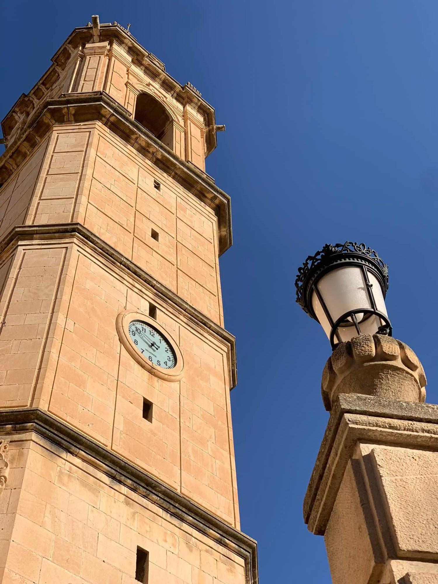 El campanario de la iglesia Nuestra Señora de la Asunción de Biar.