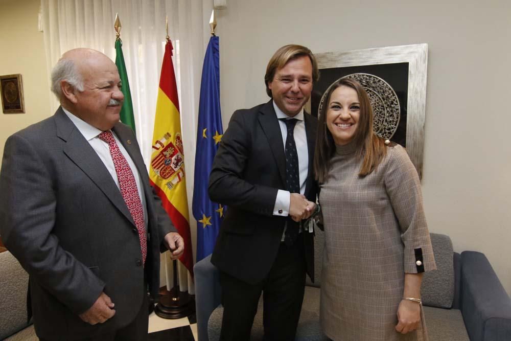 Esther Ruiz traspasa la delegación de la Junta a Antonio Repullo