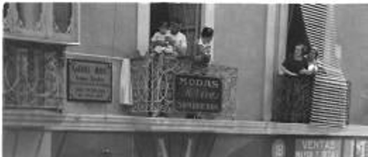 Acto de colocación de una placa en la casa natal del escritor. Ambas de 1935.