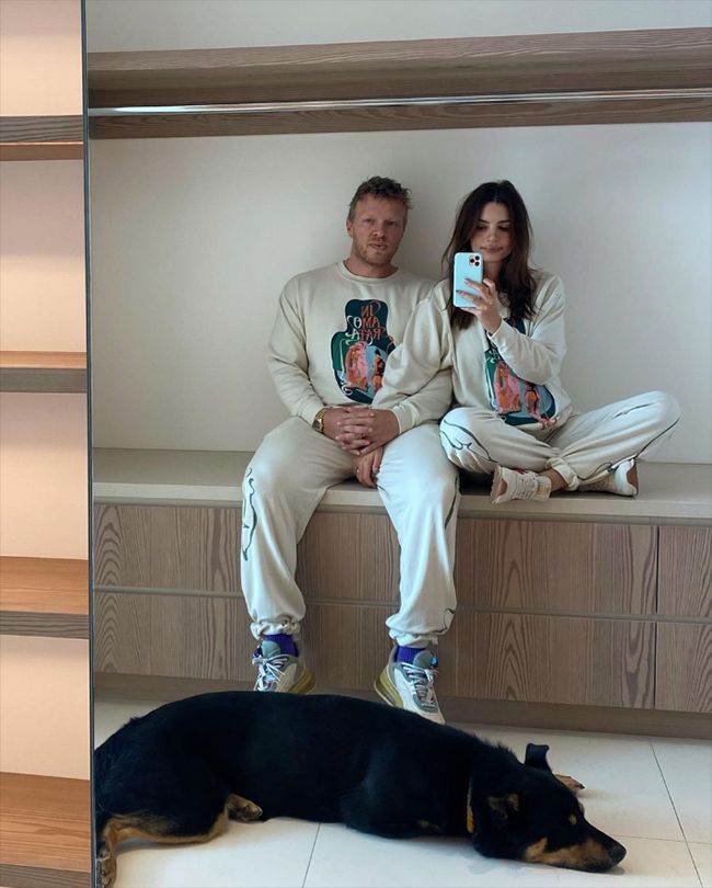Emily Ratajkowski y su marido con el mismo chandal