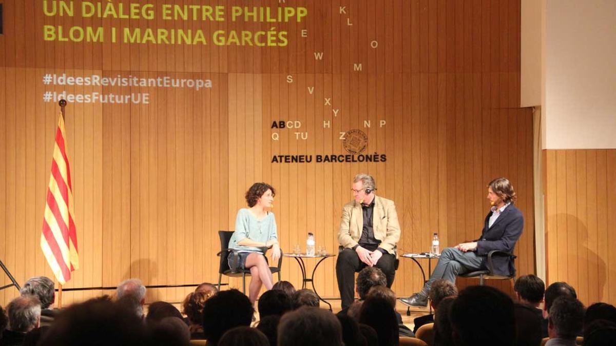 El historiador Philipp Blom y la filósofa Marina Garcés dialogan sobre los valores europeos en el Ateneu Bercelonès