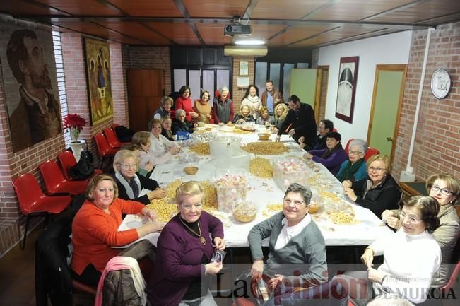 Los vecinos de San Antón preparan su día.