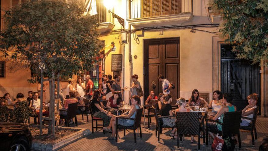 Fiesta en el restaurante de Rossy de Palma.