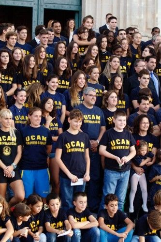 Ofrenda floral de los equipos de la UCAM en la Fuensanta