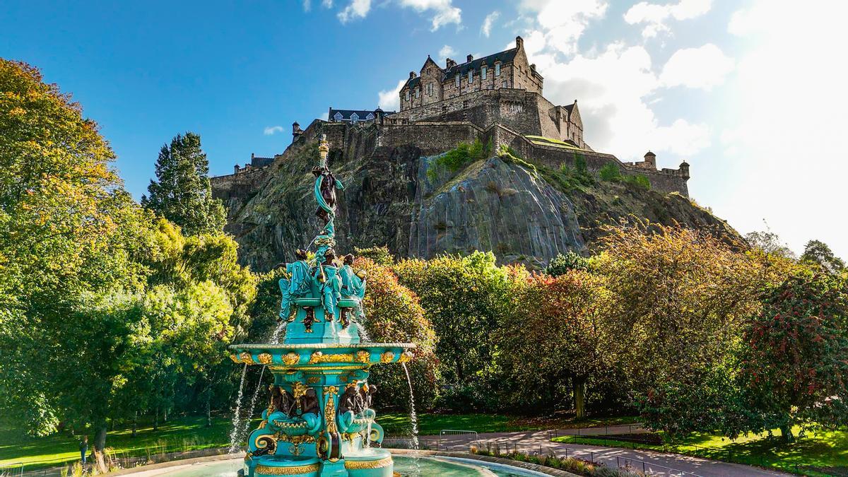 El Castillo de Edimburgo al fondo de los jardines de Princess Street